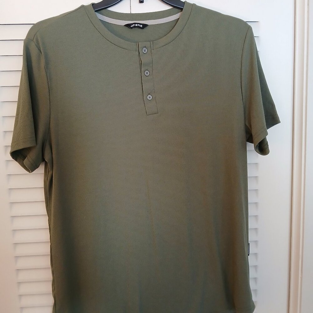 Mens Olive green 3 button henley short sleeve shirt ( Size L )